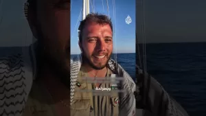 شاهد سفينة “مادلين” لكسر الحصار على غزة تصل للمياه الإقليمية المصرية