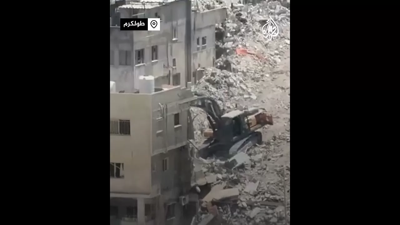 قوات الاحتلال تهدم منازل في مخيم نور شمس بالضفة