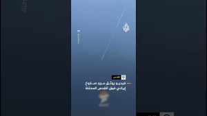 شاهد لحظة مرور صاروخ إيراني فوق القدس المحتلة.