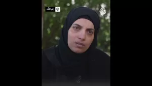 شاهد “لم يعد هناك عيد”.. فلسطينية ترافق ابنها لتلقي العلاج وقد فقدت جميع أسرتها