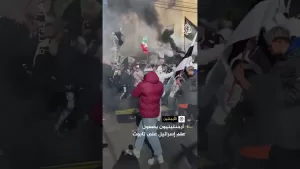 شاهد مشجعو فريق أرجنتيني يتظاهرون دعما لفلسطين وإيران