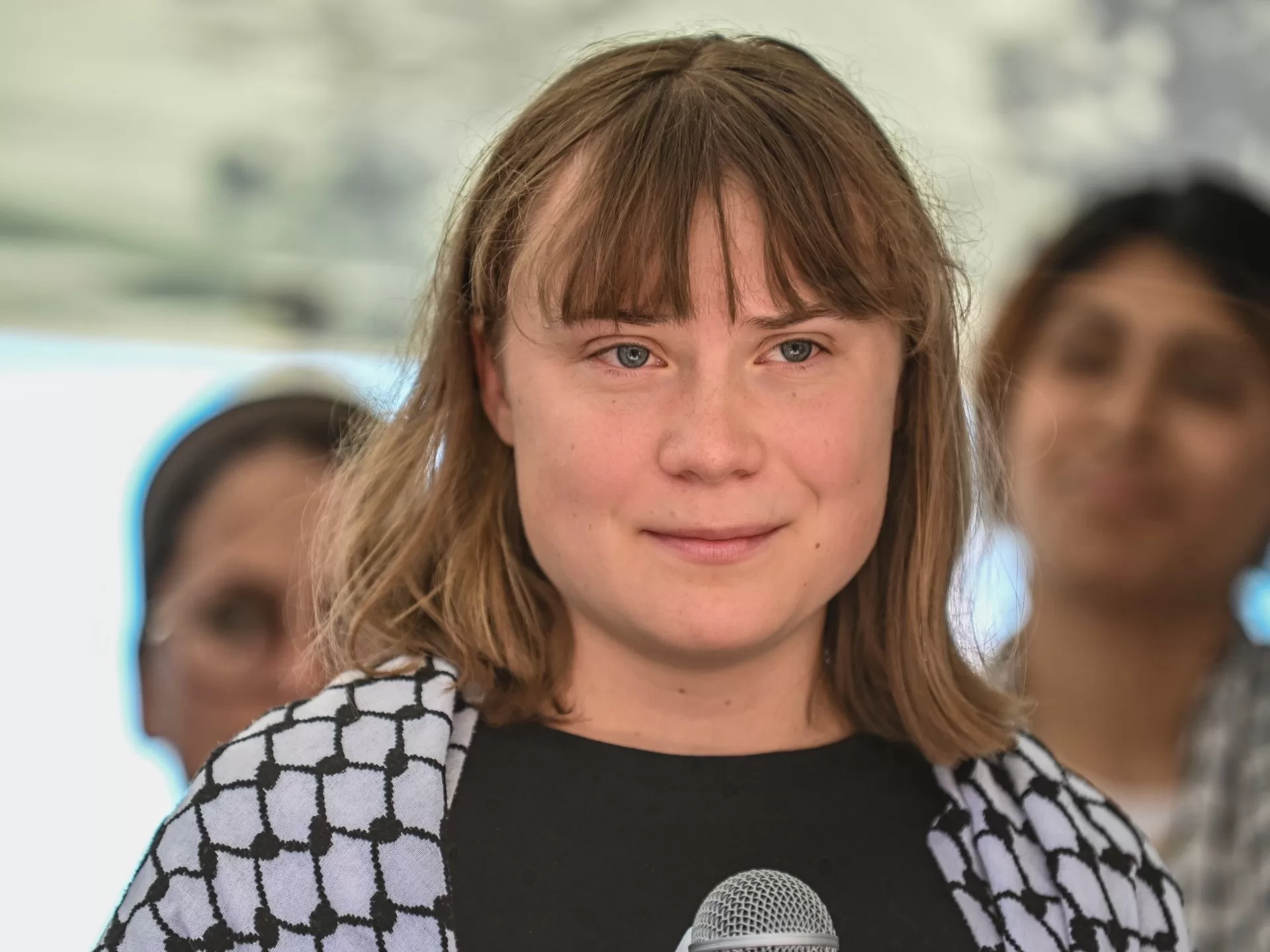 غريتا ثونبرغ السويدية: ناشطة في مكافحة التغير المناخي منذ صغرها