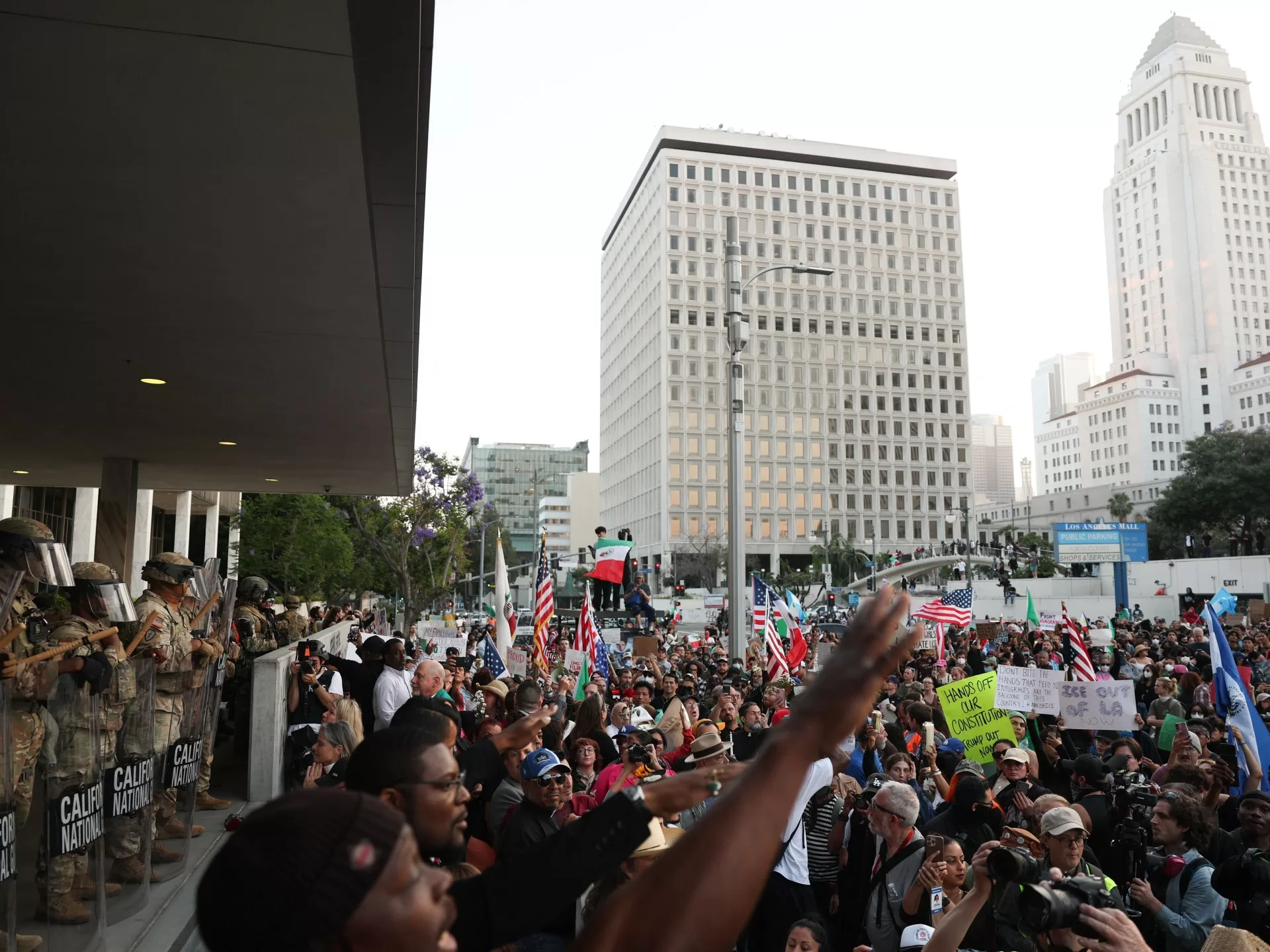 قانون التمرد في الولايات المتحدة: نشأته من ضريبة الكحول واستثماره في مكافحة العنصرية.