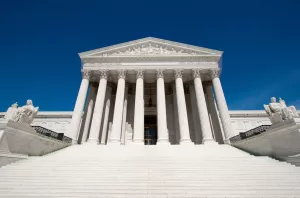 قرار المحكمة العليا بشأن الإباحية يفتح الباب لتحقيق تحقق واسع من أعمار المستخدمين على الإنترنت