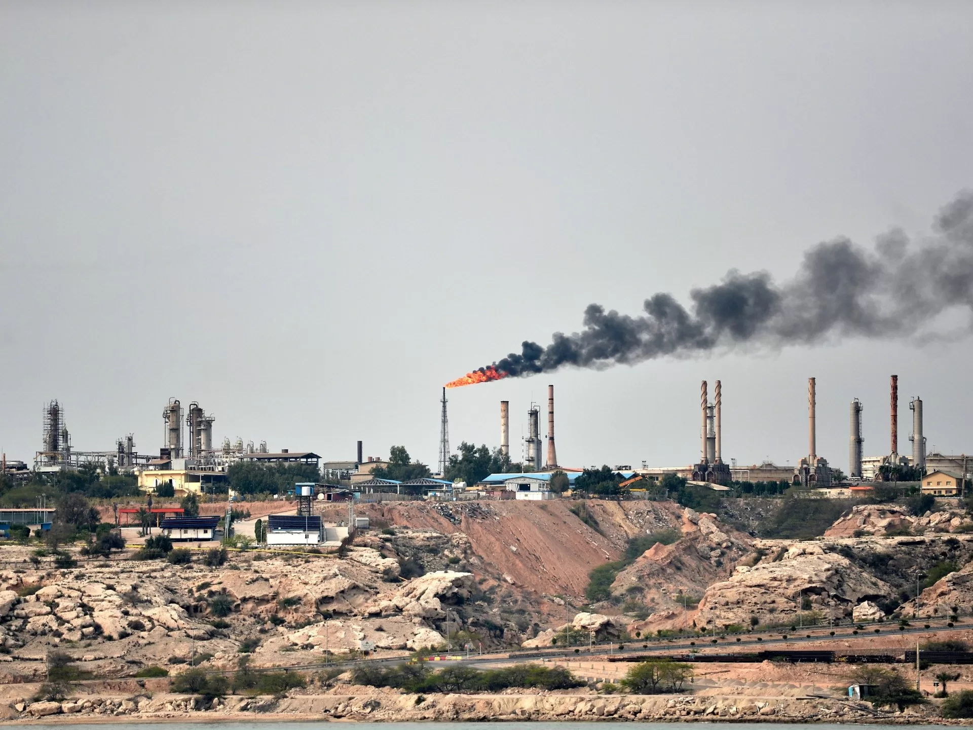 كيف تؤثر المواجهة بين إسرائيل وإيران على أمن الطاقة العالمي؟