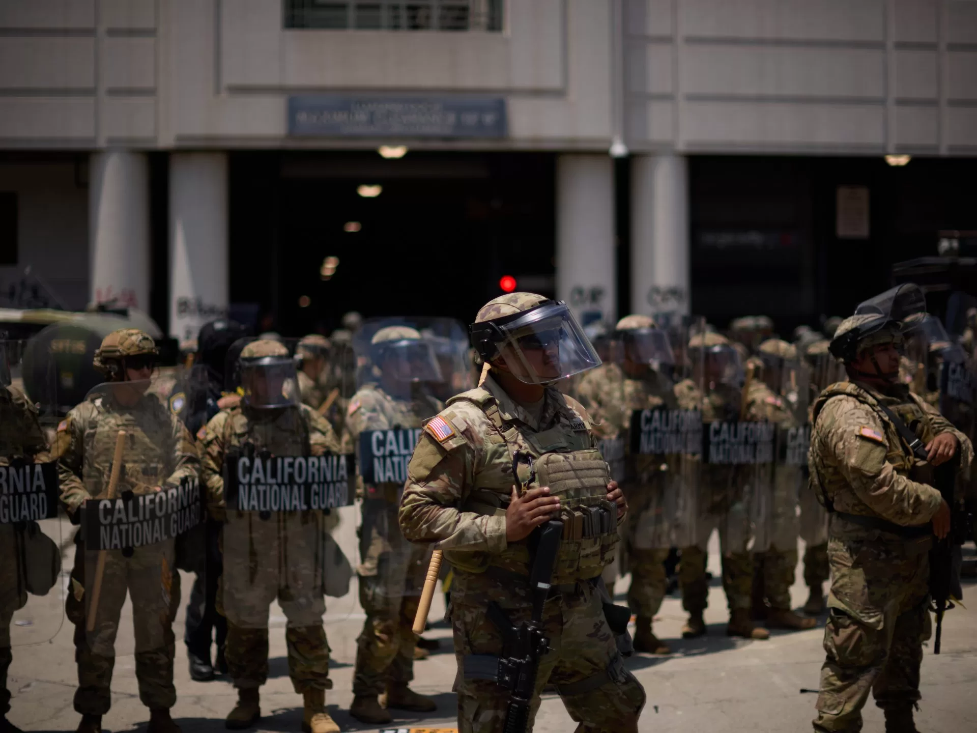كيف برر ترامب إنزال الجيش لمواجهة احتجاجات كاليفورنيا؟