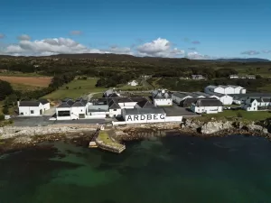 لماذا الآن هو الوقت المناسب للقيام برحلة حج إلى اسكتلندا لتذوق الويسكي