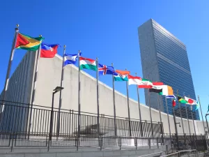 لوفيغارو: هل لا يزال بالإمكان إنقاذ الأمم المتحدة؟