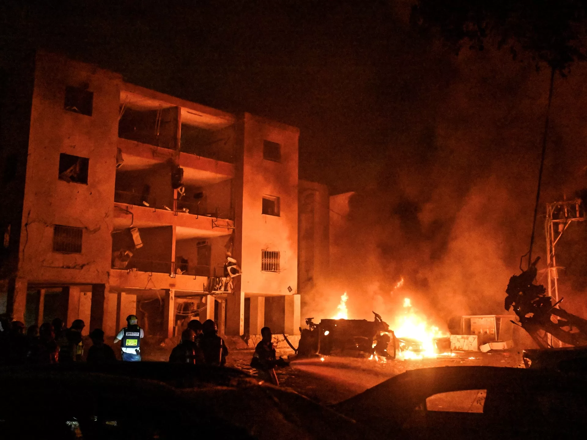 ماذا يعني اندلاع المواجهة بين إسرائيل وإيران للاقتصاد العالمي؟