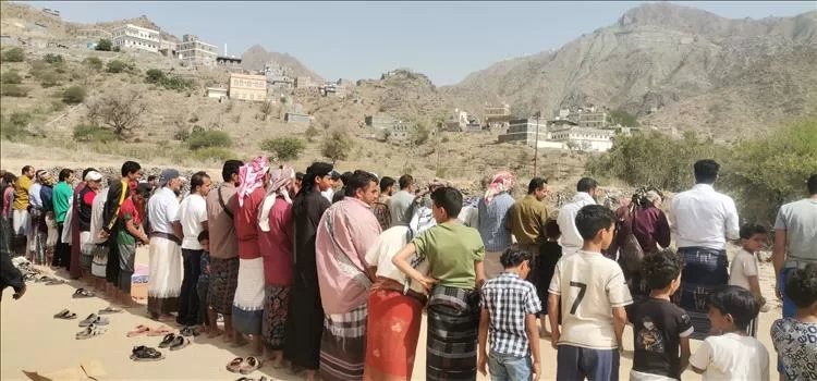 أبناء مناطق تجمع الرباط بيافع رصد يؤدون صلاة الاستسقاء