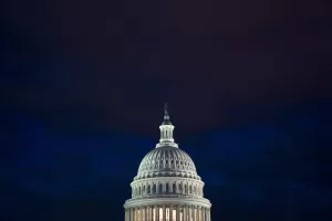 مشروع قانون الجمهوريين في مجلس الشيوخ يستثني الطاقة النووية والحرارية الأرضية بينما يهاجم طاقة الرياح والطاقة الشمسية