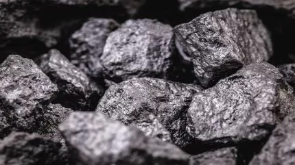 نيوباى ميتالز تبدأ تسليم المنتج الأول من مشروع كريفير في