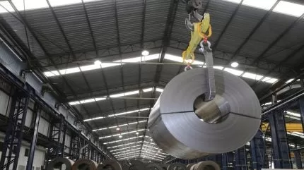 نيوسملت تتلقى 129 مليون دولار من الدعم الفيدرالي لمصنع إنتاج