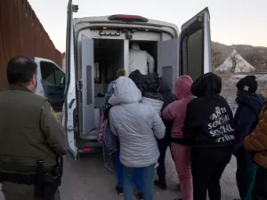 هذه الوظائف تواجه خطرًا في أمريكا نتيجة سياسة ترامب المتعلقة بالهجرة.