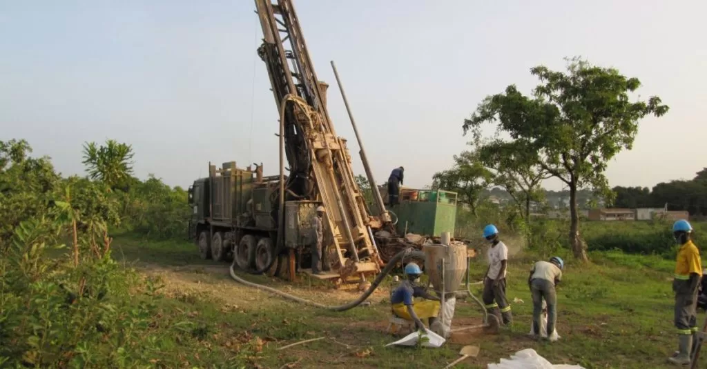 إنديفور اثنان من منتجي الذهب الآخرين يوقعان على رمز التعدين