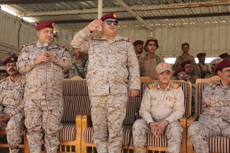 قائد المنطقة العسكرية الأولى يصل اللواء 11 حرس حدود في ثمود برفقة تعزيزات عسكرية ضمن خطة لتعزيز الأمن في المديريات الصحراوية