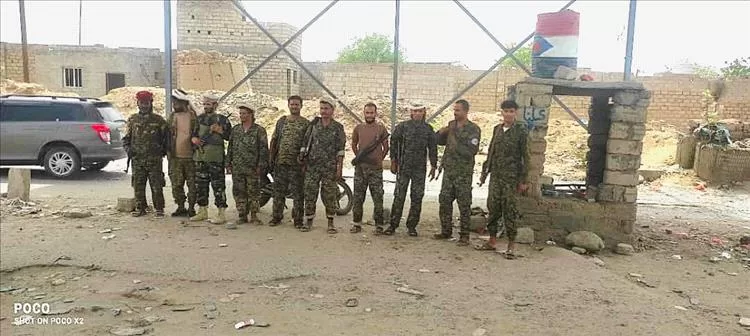 أفراد الحزام في لودر يعبرون عن رفضهم مغادرة المدينة لخوض دورة تدريبية ويطالبون بالدعم لتعزيز الأمن