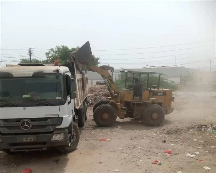 حملة نظافة واسعة تستهدف العبر الشرقي  بمدينة جعار