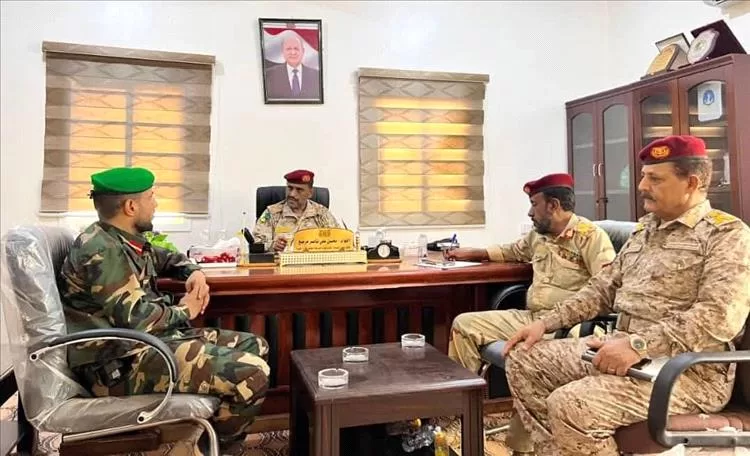 قائد محور الغيضة يناقش تعزيز الجاهزية لكتيبة الاحتياط