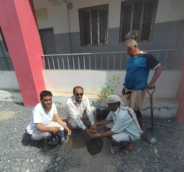 مدرسة الفقيد القطيبي تزرع الأمل.. مبادرة بيئية تربوية تجسد الوفاء وتبعث الحياة