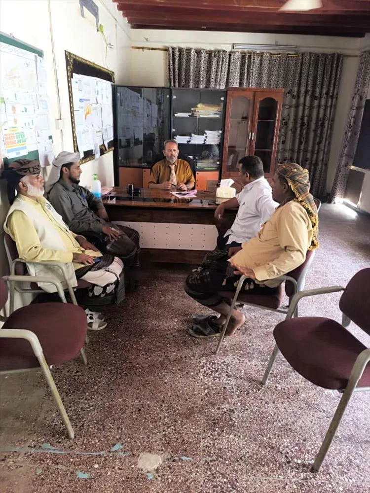 مدير صحة أبين يلتقي عدد من القيادات الإدارية لجمعية الحكمة