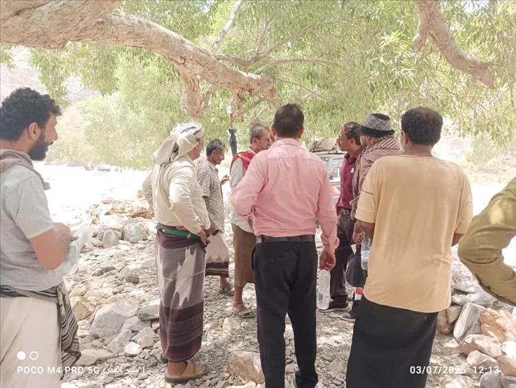 في ظل أزمة عطش خانقة.. مدير مديرية سرار يافع يتفقد مناطق "حُمّة" و"اعصم"