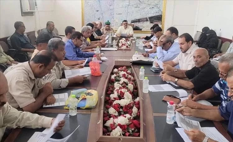 الداؤودي يشيد بتحصيل الإيرادات ويؤكد: نعمل بروح الفريق لتمويل مشاريع خدمية تلبي تطلعات المواطنين