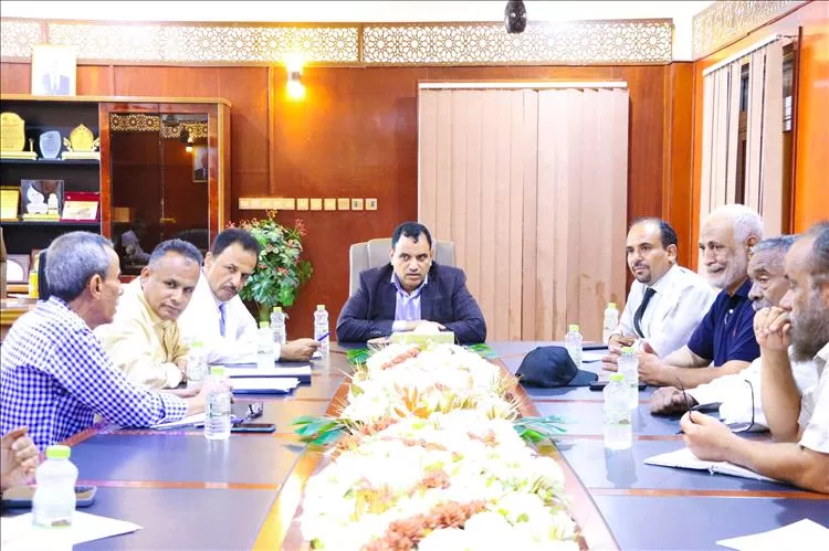 الوزير السقطري يشدد على تنفيد المشاريع الاستراتيجية في القطاع السمكي