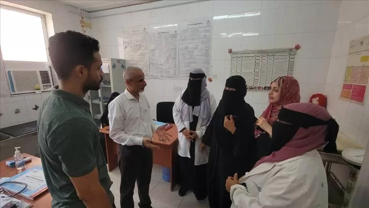 الوكيل الشبحي في زيارة مفاجئة لمجمع خورمكسر الصحي ويشيد بالخدمات والإدارة