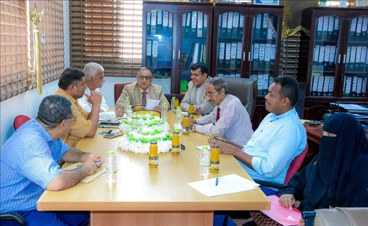 استعدادًا للعام الجديد.. رئيس جامعة عدن يزور طب الأسنان ويطلع على أبرز التحديات