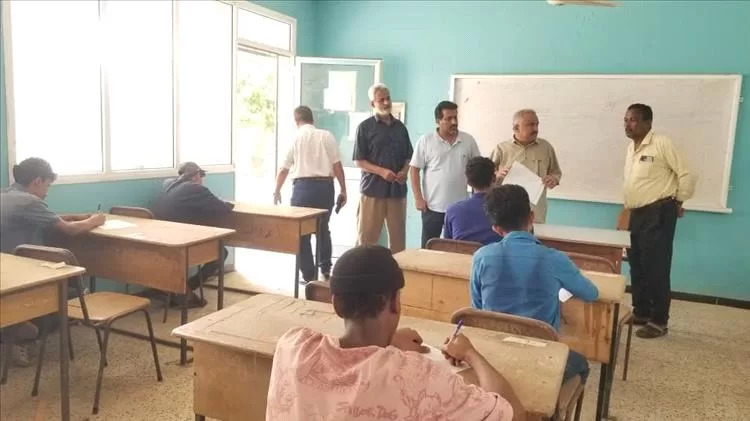 قيادة مكتب التعليم الفني بالعاصمة عدن تتفقد سير الاختبارات في المعهدالمهني الصناعي خورمكسر