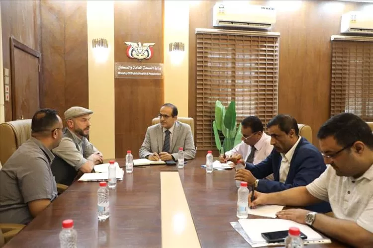 وزير الصحة يلتقي نائب رئيس بعثة أطباء بلا حدود الفرنسية ويبحث معه آفاق التعاون الشأن الصحي