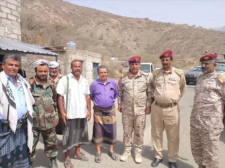 العميد سند الرهوي يصل جبهة ثرة لتنفيذ قرارات اللجنة الأمنية وفتح الطريق أمام المسافرين((نسخة إضافية))