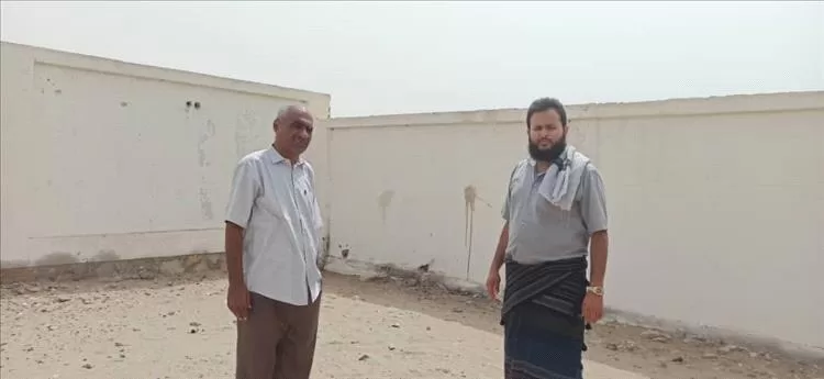 باجميل يسلم الجهة المنفذة مشروع بناء غرفة ولادة وملحقاتها في قرية الشيخ سالم بأبين.