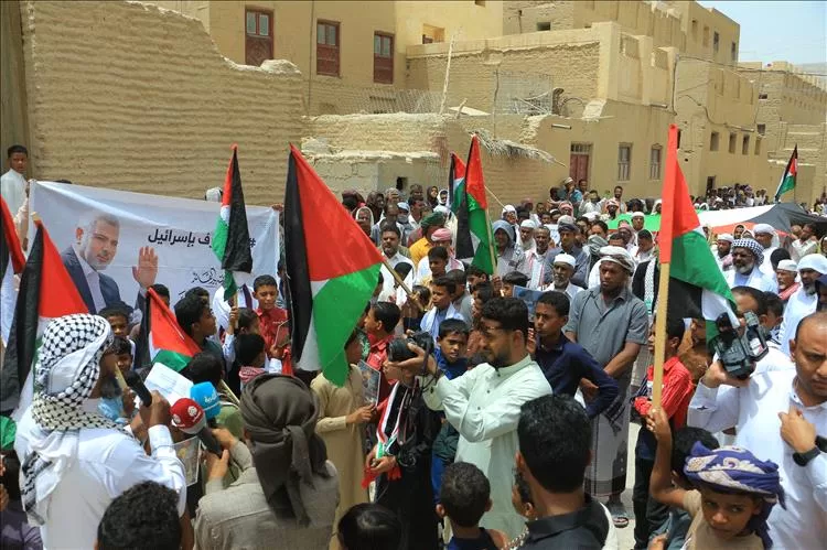 حضرموت.. وقفة تضامنية في دمّون بتريم تندّد بالعدوان على غزة وتدعو لكسر الحصار