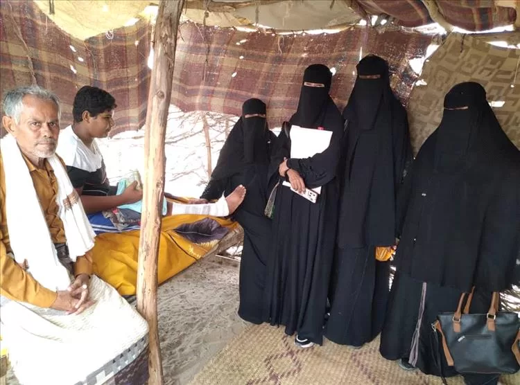 رئيسة جمعية الأمل للمكفوفين بأبين  تزور منزل الكفيف ماجد كردم في الطرية