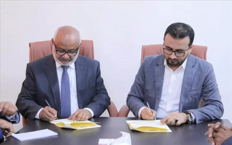 محافظ الحديدة ورئيس هيئة الأراضي يوقعان اتفاقية المخطط العام لتنظيم وتطوير الخوخة