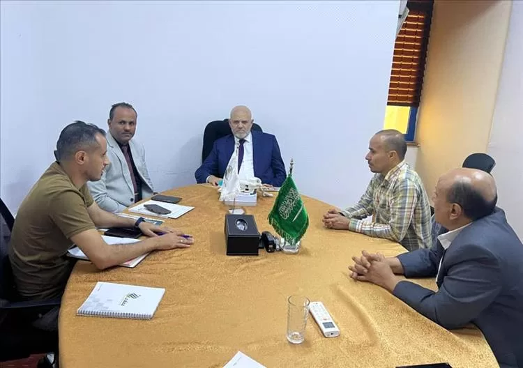 محافظ تعز يبحث مع مركز الملك سلمان ومؤسسة يماني ترتيبات تنفيذ مشروع 600 ألف سلة غذائية