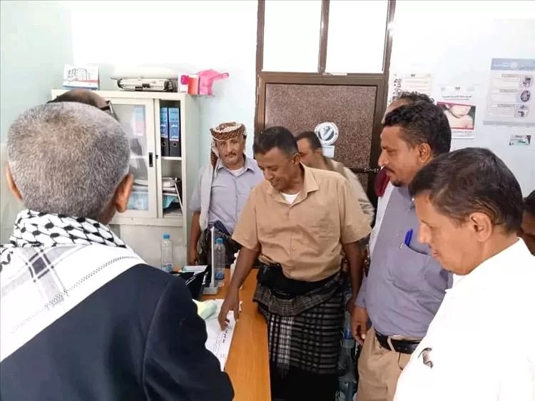 مدير عام مديرية حبان يدشن افتتاح منظومة الطاقة الشمسية بقدرة 100 كيلو واط بمستشفى حبان