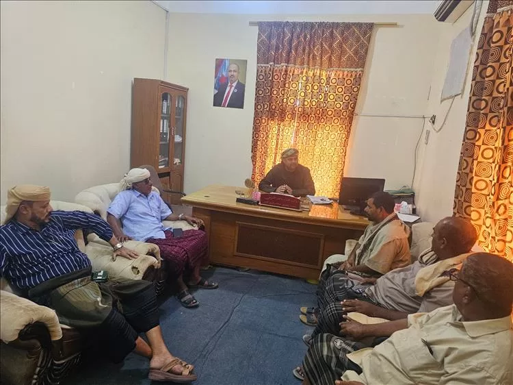 وكيل أول محافظة سقطرى يترأس اجتماعا لمناقشة قضايا القطاع السمكي وتنظيم الموسم الجديد