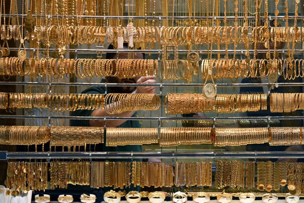 الذهب يتراجع بأكثر من 1% وسط تقارير عن اقتراب إبرام اتفاق تجاري أميركي أوروبي