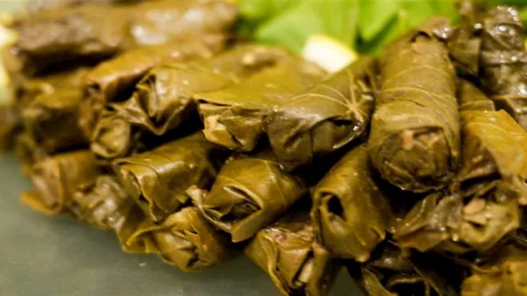 بعد ارتفاع سعره.. تكلفة وجبة محشي ورق عنب تتجاوز 600 جنيه