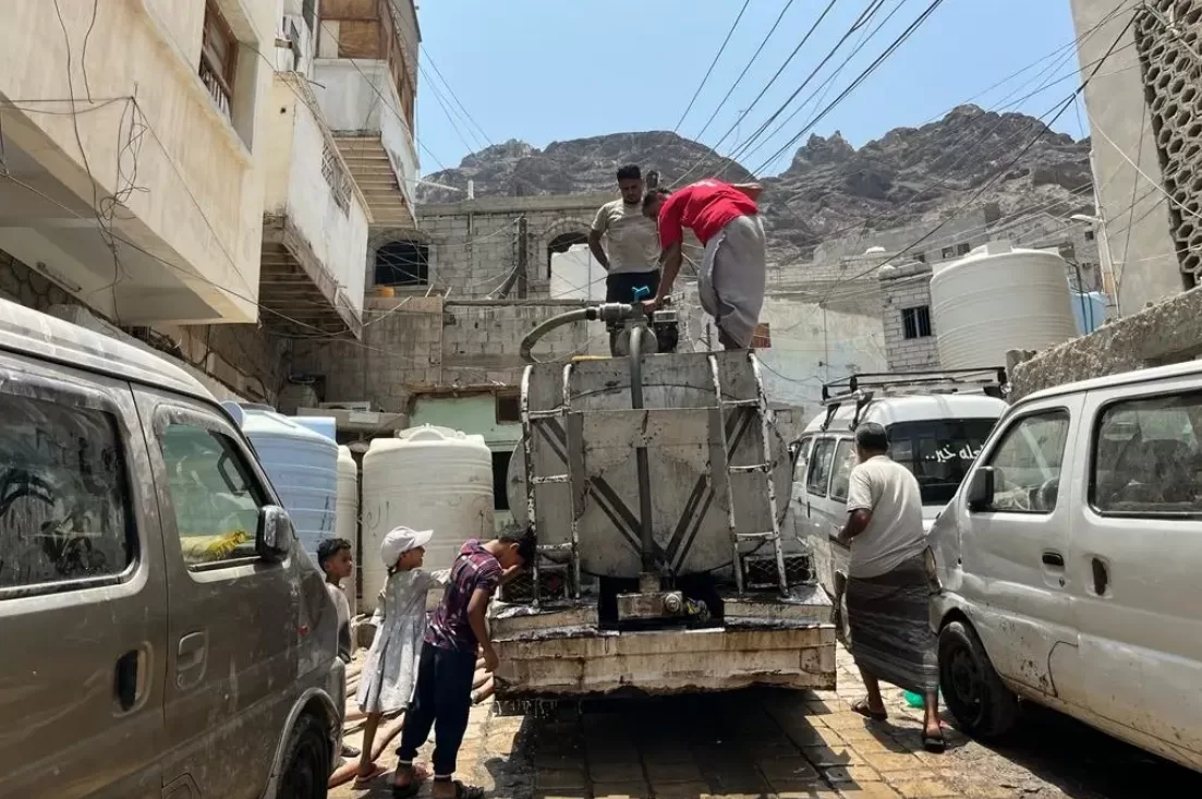 بين مالكي الصهاريج ومحطات التحلية أزمة مياه جديدة تضرب عدن