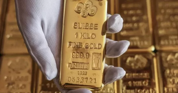 انخفاض أسعار الذهب عالميًا مع صعود الدولار الأمريكي