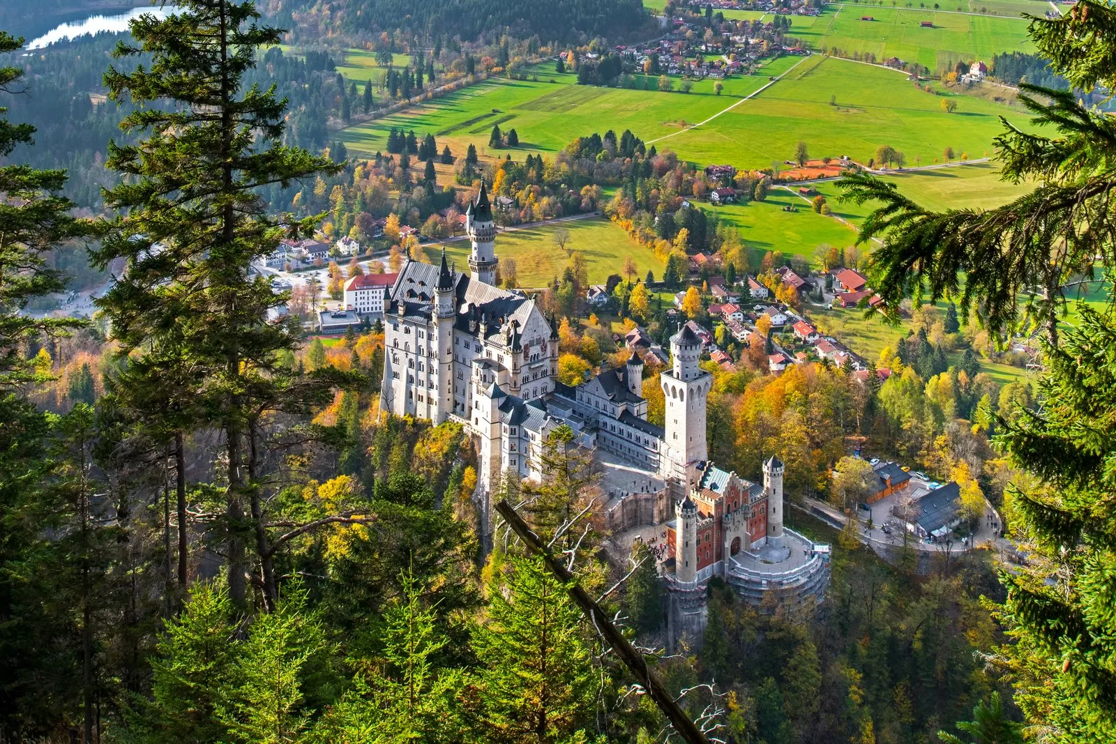 الصورة قد تحتوي على عمارة مبنى قلعة معلم وقلعة نويشفانشتاين