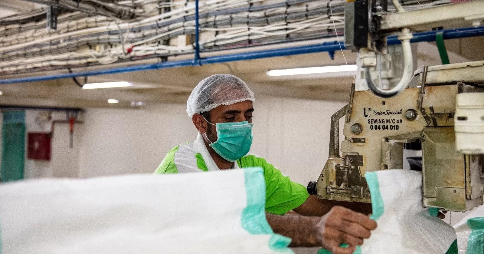 صنعاء الغرفة التجارية الصناعية تستمر في جهود العقود الصناعية بين