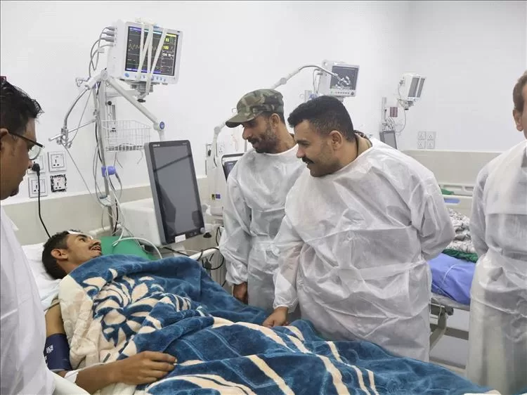 العميد سياف المعكر يتفقد جرحى اللواء السادس دعم وإسناد في المستشفى العسكري بعدن