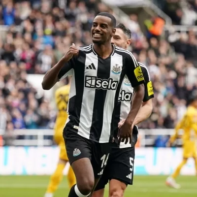 عرض مالي ضخم يدفع الهلال السعودي لاقتحام سباق التعاقد مع نجم نيوكاسل - الوطن