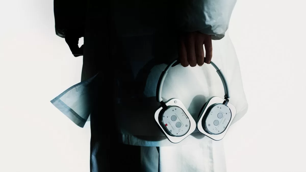 نانثينغ تطلق أول سماعات أذن فوق الأذن