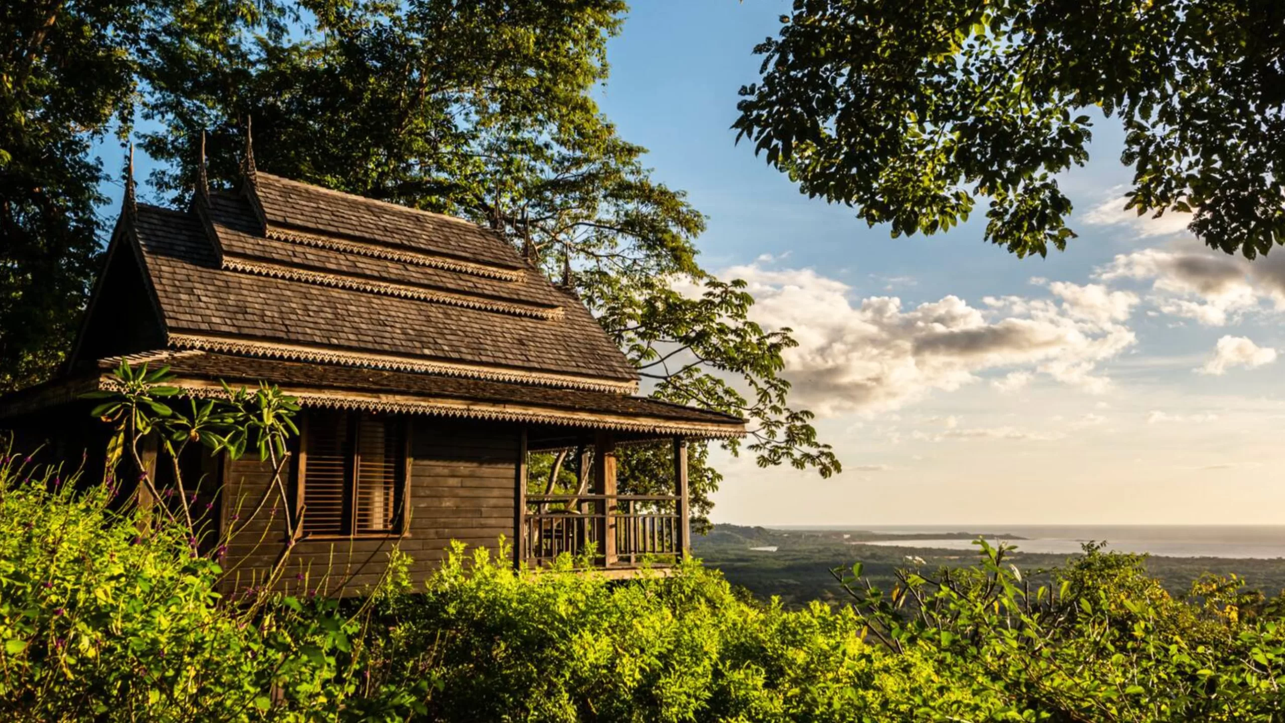 31 موقعاً للإيجار عبر Airbnb بإطلالات مذهلة، من سانتوريني إلى scaled